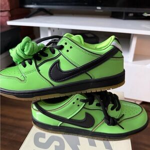 Nike Kids Bright Green and Black Sneakers